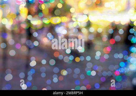 Flou artistique du bokeh d'éclairage multicolore pour un arrière-plan et une inspiration exceptionnels Banque D'Images