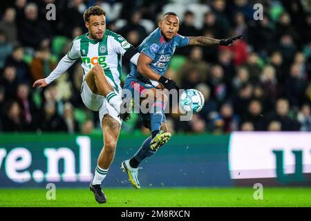 Groningen - Liam van Gelderen du FC Groningen, Igor Paixao de Feyenoord pendant le match entre le FC Groningen et le Feyenoord à de Euroborg, le 15 janvier 2023 à Groningen, pays-Bas. (Box to Box Pictures/Tom Bode) Banque D'Images