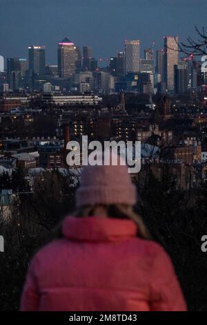 Londres, Royaume-Uni. 15th janvier 2023. Vues sur le temps ensoleillé, de la ville de Londres et de Canary Wharf, depuis Hampstead Heath. Crédit : Guy Bell/Alay Live News Banque D'Images