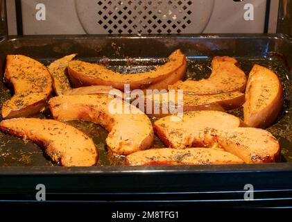 Citrouille cuite au thym. Cuisine gastronomique épicée. Banque D'Images