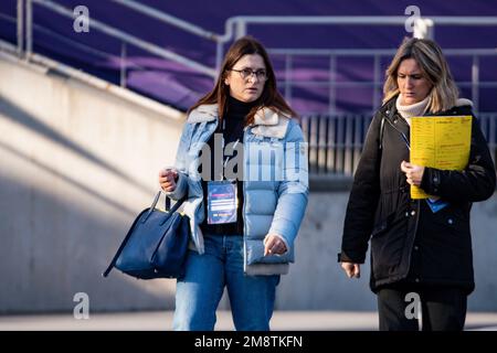 Aline Riera et Anne Laure Salvatico avant le championnat de France féminin D1 Arkema football match entre Paris FC et FC Fleury 91 sur 15 janvier 2023 au stade de Charltien Sebastiy à Paris, France - photo Melanie Laurent / A2M Sport Consulting / DPPI Banque D'Images