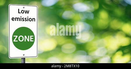 Signalisation routière ZONE à faible émission. Concept de mobilité propre Banque D'Images