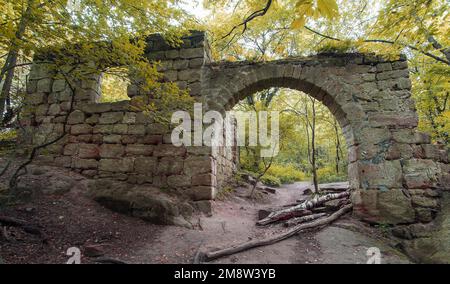 Picuv statek ruine près de Mnichovo Hradiste, automne dans le Paradis tchèque, République tchèque Banque D'Images