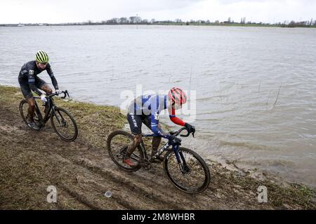 ZALTBOMMEL - Tibor del Grosso, Lars van der Haar en action au cyclo-cross Plieger NK à Zaltbommel. ANP bas CZERWINSKI pays-bas - belgique sortie Banque D'Images