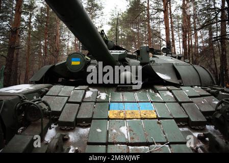 Slovyansk, Ukraine. 15th janvier 2023. Un char ukrainien près de Slovyansk attend des ordres pour repousser les avancées russes dans la région du Donbass. Crédit : SOPA Images Limited/Alamy Live News Banque D'Images