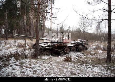 Slovyansk, Ukraine. 15th janvier 2023. Le char russe a été détruit en route vers la ville de Lyman. Les véhicules techniques russes servent de trophées de guerre en route vers la ville récemment libérée de Lyman dans le Donbass ukrainien. (Photo de Ximena Borrazas/SOPA Images/Sipa USA) crédit: SIPA USA/Alay Live News Banque D'Images