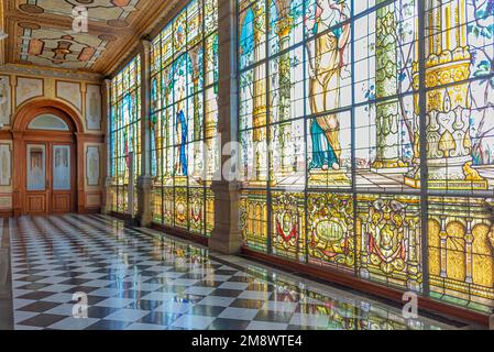 célèbre hall avec vitraux peints à l'intérieur du musée national de chapultepec sans personnes Banque D'Images