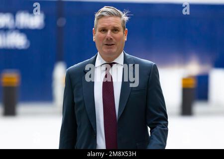 Londres, Royaume-Uni. 15th janvier 2023. Keir Starmer arrive à la BBC Broadcasting House pour apparaître le "matin du jour avec Laura Kuenssberg" à Londres. Crédit : SOPA Images Limited/Alamy Live News Banque D'Images