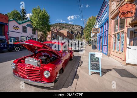 17 septembre 2022 - Un spectacle de voitures classique a lieu dans le centre-ville de Creede, Colorado. Banque D'Images