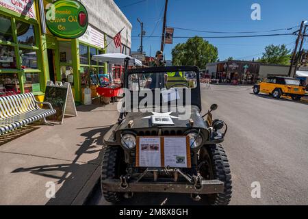 17 septembre 2022 - Un spectacle de voitures classique a lieu dans le centre-ville de Creede, Colorado. Banque D'Images