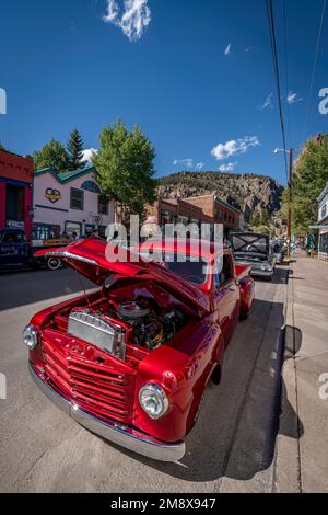 17 septembre 2022 - Un spectacle de voitures classique a lieu dans le centre-ville de Creede, Colorado. Banque D'Images