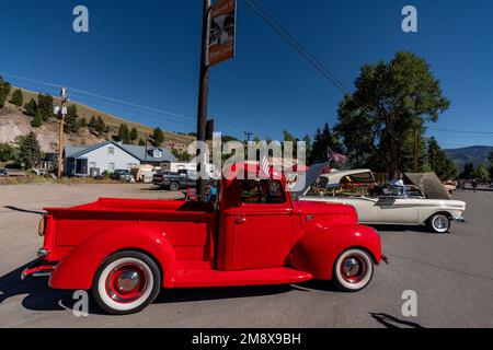 17 septembre 2022 - Un spectacle de voitures classique a lieu dans le centre-ville de Creede, Colorado. Banque D'Images