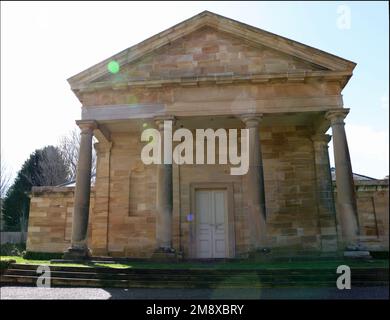 L'imposante entrée du palais de justice historique en grès de Berrima, Nouvelle-Galles du Sud, Australie. Banque D'Images