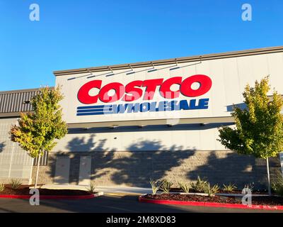 Costco Wholesale signe sur le magasin de club d'entrepôt réservé aux membres. - Californie, États-Unis - 2022 Banque D'Images