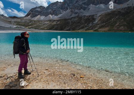 Randonnée en montagne à Milk Lake (4600m) à Mt. Chenresig (6032 m), Kham, parc national de Yading, comté de Daocheng, comté de Garze, Himalaya, Sichuan, est Banque D'Images