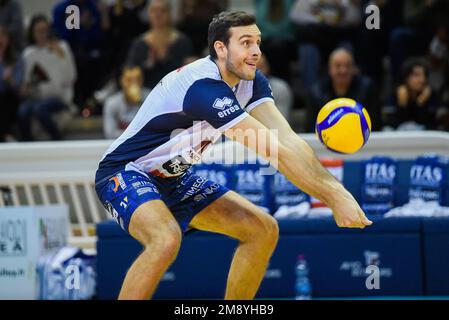 Cisterna, Italie. 15th janvier 2023. Oreste Cavuto (ITAS Trentino) au cours de Top Volley Cisterna vs ITAS Trentino, Volleyball Italien Serie A Men SuperLeague Championship à Cisterna, Italie, 15 janvier 2023 Credit: Independent photo Agency/Alay Live News Banque D'Images