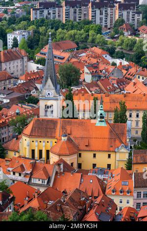 St. Eglise paroissiale James dans la ville de Ljubljana en Slovénie, vue d'en haut. Banque D'Images