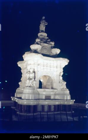 Flora Fountain est une fontaine située à l'Humatma Chowk est un monument architectural ornementalement sculpté situé à l'extrémité sud de la route historique Dadabhai Naoroji, dans le quartier des affaires de fort au coeur de South Mumbai, Mumbai, Inde. Banque D'Images