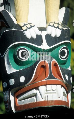 Canada, Vancouver, Stanley Park Les mâts totémiques sont de différentes tribus indiennes. Banque D'Images