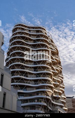 Montpellier, France - 01 12 2023 : vue verticale de l'édifice moderne du Roch supérieur à l'architecture futuriste de Xavier Gonzalez Banque D'Images