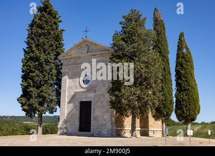 Capella Di Vitaleta dans la campagne entre San Quirico et Pienza dans le Val d'Orcia Toscane. Italie Banque D'Images