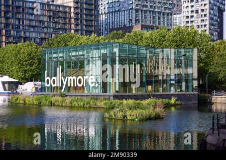 Design Cube at Ballymore; Mill Harbour, Millwall Inner Dock, Londres, Royaume-Uni Banque D'Images