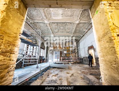 16 janvier 2023, Hessen, Francfort-sur-le-main: La future salle d'audience de sécurité 146 du centre de justice de Francfort est en pleine reconstruction. Lors d'un tour de presse avec le ministre des Finances hessois Boddenberg (CDU) et le ministre de la Justice Poseck (CDU), les progrès de la construction ont été expliqués. Photo: Frank Rumpenhorst/dpa/Frank Rumpenhorst/dpa Banque D'Images