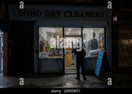 Soho Dry Cleaners, Berwick Street, Soho, West End, Londres, Angleterre, Royaume-Uni Banque D'Images