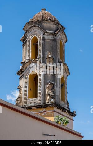 Le clocher de l'église ou du temple de Carmen de Abajo à Oaxaca, au Mexique. Construit à l'origine au 16th siècle et dédié à notre Dame de Carmen Banque D'Images