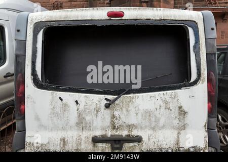 Fourgonnette avec lunette arrière cassée, Royaume-Uni, Europe Banque D'Images