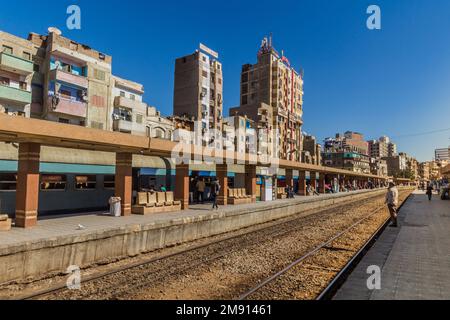 SOHAG, EGYPTE: 11 FÉVR. 2019: Gare de Sohag, Egypte Banque D'Images