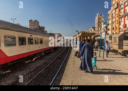 SOHAG, EGYPTE: 11 FÉVR. 2019: Gare de Sohag, Egypte Banque D'Images