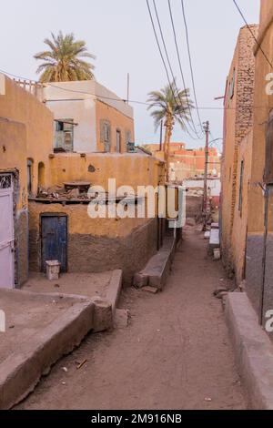 Ruelle étroite sur l'île Éléphantine à Assouan, en Égypte Banque D'Images