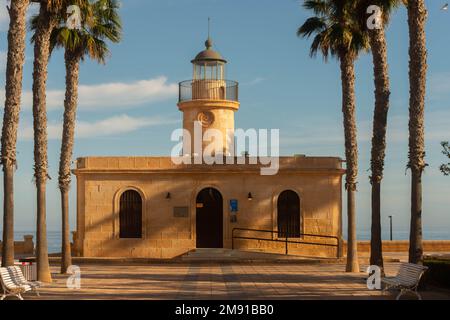 ROQUETAS DE MAR, ESPAGNE - 24 NOVEMBRE 2022 un des nombreux beaux bâtiments historiques de la ville de Roquetas de Mar, construit en 1863 Banque D'Images