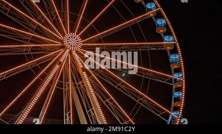 Grande roue et fond au marché de Noël de Cologne Banque D'Images