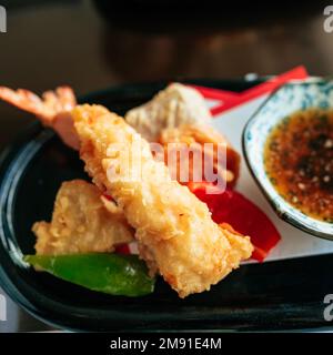 Tempura aux crevettes. Une cuisine japonaise. Banque D'Images