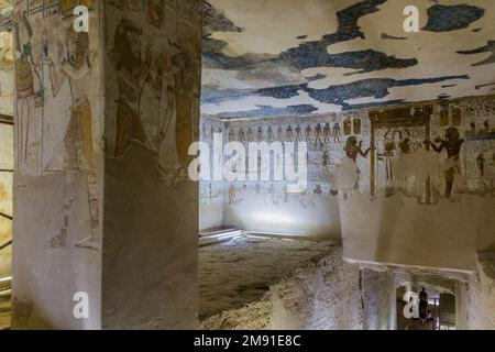 LOUXOR, ÉGYPTE - 20 FÉVRIER 2019 : tombe de Merenptah dans la vallée des Rois à la nécropole thébaine, Égypte Banque D'Images