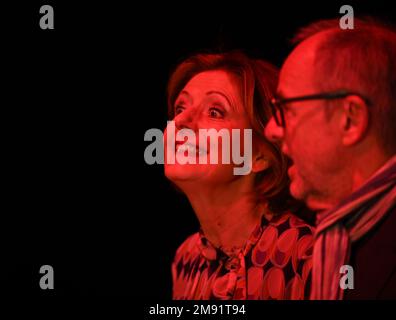 Mayence, Allemagne. 16th janvier 2023. Malu Dreyer (SPD), ministre-président de la Rhénanie-Palatinat, et son mari Klaus Jensen assistent à l'événement de lancement annuel du SPD Rhénanie-Palatinat dans le hall 45. Le SPD Rhénanie-Palatinat célèbre son anniversaire de 75th et le dixième anniversaire de service du président du ministre. Credit: Arne Dedert/dpa/Alay Live News Banque D'Images