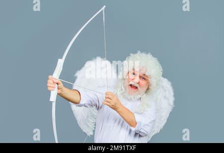 Bonne Saint Valentin. Ange de Cupidon dans les ailes blanches avec arc et flèches. Dieu d'amour. 14 février. Banque D'Images