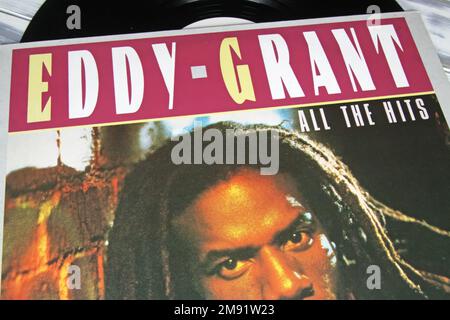 Viersen, Allemagne - 9 novembre. 2022: Gros plan de l'album isolé de vinyles Hits album de la chanteuse Eddy Grant Banque D'Images