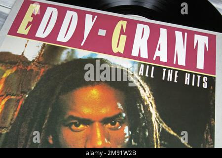 Viersen, Allemagne - 9 novembre. 2022: Gros plan de l'album isolé de vinyles Hits album de la chanteuse Eddy Grant Banque D'Images