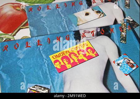 Viersen, Allemagne - 9 novembre. 2022: Gros plan du disque de vinyle isolé album de Undercover de rock groupe The Rolling Stones Banque D'Images