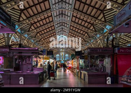 Le marché central de Valence, un bâtiment Art nouveau, est le principal marché alimentaire de la ville. Espagne. Banque D'Images