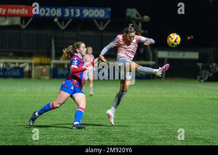 Bromley, Royaume-Uni. 15th janvier 2023. Hayes Lane, Bromley, Angleterre, janv. 15th 2023 la défenseuse Harley Bennett de London City Lionesses (14) remet le ballon au championnat Barclays FA Womens entre Crystal Palace et London City Lionesses à Hayes Lane, Bromley, Angleterre. (Stephen Flynn/SPP) crédit: SPP Sport Press photo. /Alamy Live News Banque D'Images