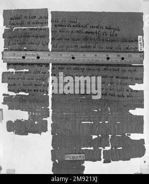 Contrat d'adoption araméen araméen. Contrat d'adoption araméen, 22 octobre, 416 B.C.E. Papyrus, encre, 47.218.96a : plus grand fragment #1 : 13/16 × 1 3/4 po. (2 × 4,5 cm). Ce document provient des archives d'Ananiah et Tamut, membres d'une famille juive vivant sur l'île Éléphantine au cinquième siècle avant J.-C. Ce contrat permet à un homme nommé Urie d'adopter un garçon nommé Jedaniah et ainsi du libérer de l'esclavage. L'adoption était une méthode légale utilisée pour libérer les esclaves dans l'Égypte ancienne. Egyptien, classique, ancien proche de l'est 22 octobre d'art, 416 B.C.E. Banque D'Images