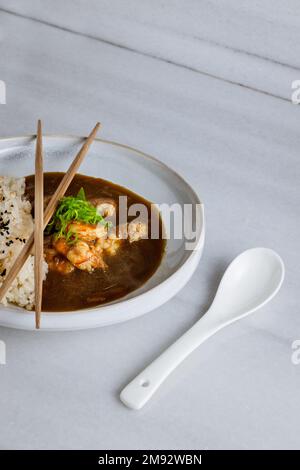 Riz au curry japonais aux crevettes Banque D'Images