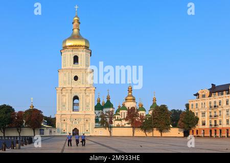 La cathédrale Sainte-Sophie (11th siècle), site classé au patrimoine mondial de l'UNESCO, se trouve sur la place Sophia à Kiev, en Ukraine Banque D'Images