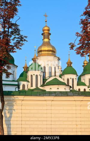 La cathédrale Sainte-Sophie (11th siècle), site classé au patrimoine mondial de l'UNESCO, se trouve sur la place Sophia à Kiev, en Ukraine Banque D'Images