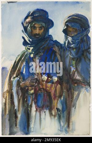 Bédouins John Singer Sargent (américain, né en Italie, 1856-1925). Bédouins, 1905-1906. Aquarelle opaque et translucide, 18 x 12in. (45,7 x 30,5cm). Sargent a considéré ce portrait puissant de deux hommes comme le travail principal de ses aquarelles bédouines. Ses premiers critiques ont pris note de la force expressive des visages soigneusement délimités, mis en avant par le jeu des points saillants sur les bleus saturés du kaffiyeh (foulards de tête). Sargent a par ailleurs décrit les chiffres, y compris des détails tels que le khanjar incurvé (daggers) dans la ceinture de la figure principale, avec la manipulation large et expressive de ce char Banque D'Images