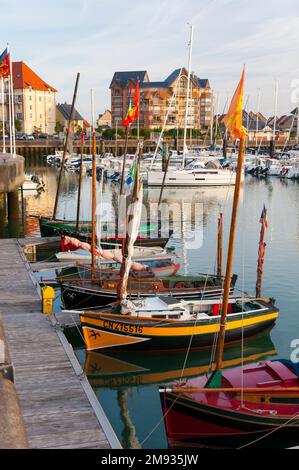 France, Calvados (14), Dives-sur-mer, Port Guillaume, voiliers traditionnels en bois Banque D'Images